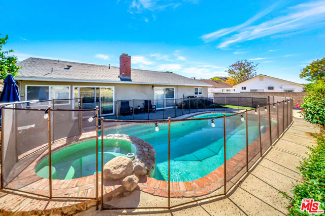 2425 Dusan Street, Simi Valley CA: https://media.crmls.org/mediaz/b15aa4a6-602b-4b1c-b4ca-331f535125fe.jpg