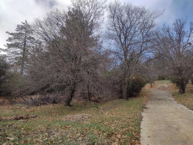 2380 Cape Horn Ave,  CA: https://media.crmls.org/mediaz/b15b172a-7ace-4ad1-9b6b-5f336d286eff.jpg