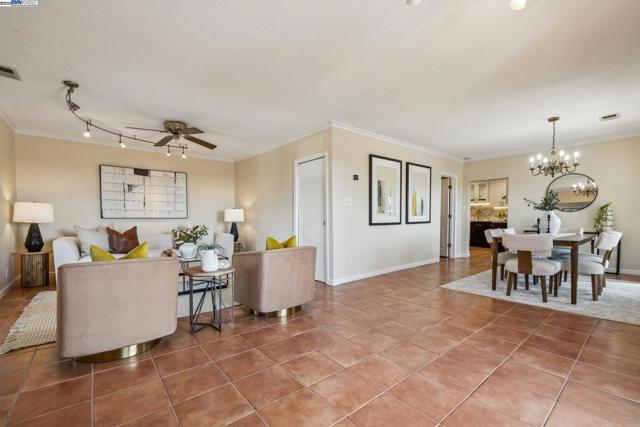 Image 3 of 60 For 25321 Morse Ct