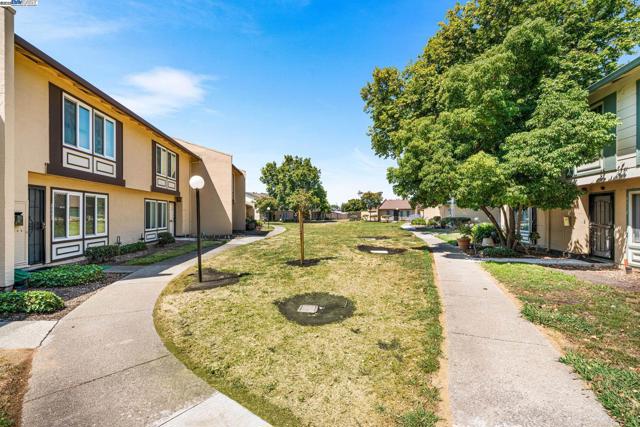 2658 Oliver Dr, Hayward CA: https://media.crmls.org/mediaz/b15d09e7-3078-4aea-bf42-ed87220f3628.jpg