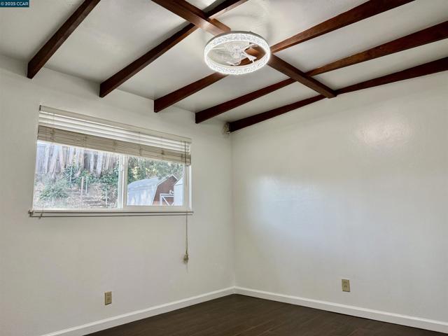 19 Flamingo Ct, American Canyon CA: https://media.crmls.org/mediaz/b15de84e-ef09-4cf5-b880-e2003cb53321.jpg