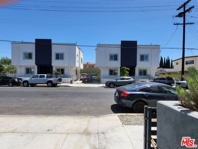 2758 W 12th Street, Los Angeles CA: https://media.crmls.org/mediaz/b15e2774-b526-4e11-bed9-8cba46c37b75.jpg