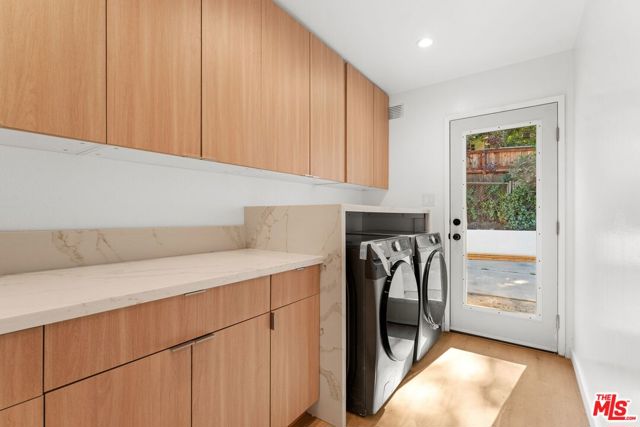 4800 Topeka Drive, Tarzana CA: https://media.crmls.org/mediaz/b15e3855-633a-42a6-a3f4-26e52607d6c3.jpg