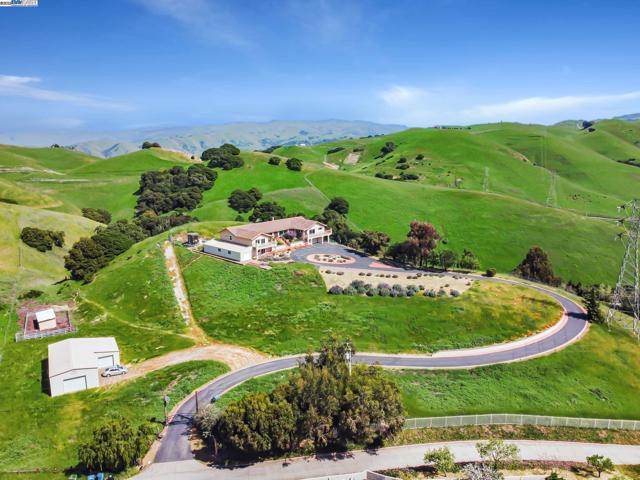 41794 Vargas Rd, Fremont CA: https://media.crmls.org/mediaz/b15eda14-1898-4c34-813c-a26f4ac9c406.jpg
