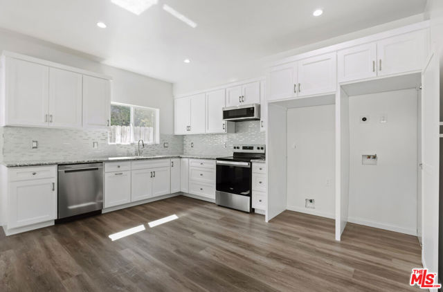 7313 Kentland Avenue, West Hills CA: https://media.crmls.org/mediaz/b15ef52e-0a11-4b40-b024-38280f25215d.jpg
