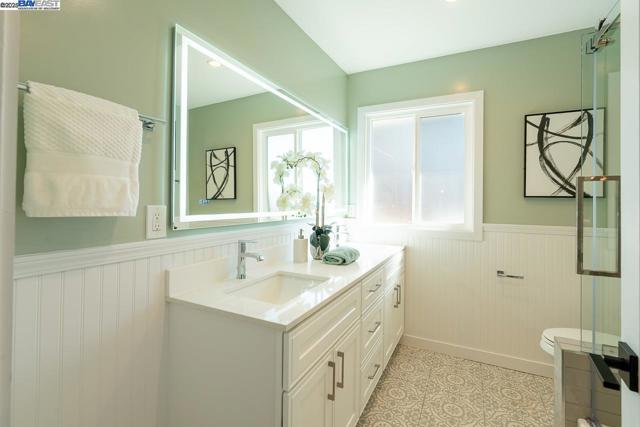 2818 Steinmetz Way, Oakland CA: https://media.crmls.org/mediaz/b15fc920-47a5-4cb8-a707-cccf05fc13ae.jpg