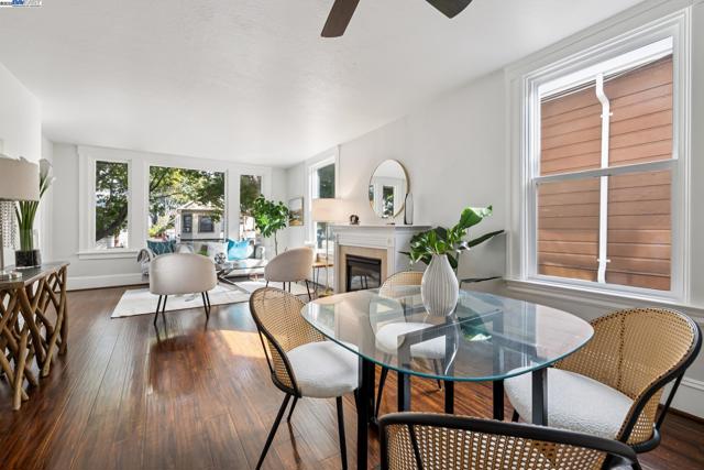 1525 Stanton St, Alameda CA: https://media.crmls.org/mediaz/b16052d5-6ea7-411f-b559-f07e29880387.jpg