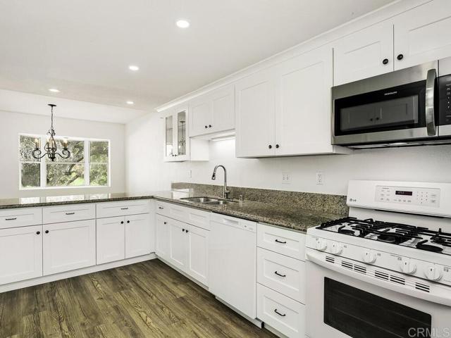 Detail Gallery Image 15 of 40 For 1718 Tecalote Dr #14,  Fallbrook,  CA 92028 - 3 Beds | 2/1 Baths