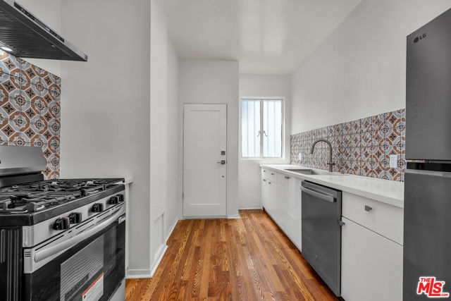 10801 LINDBROOK Drive, Los Angeles CA: https://media.crmls.org/mediaz/b16239a6-a0cc-41c8-9485-a795429fa32f.jpg