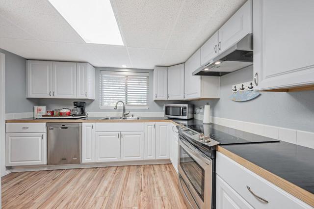 12340 Lakeshore Drive, Clearlake CA: https://media.crmls.org/mediaz/b1625ba5-9d62-4025-a523-dbafa38f130b.jpg