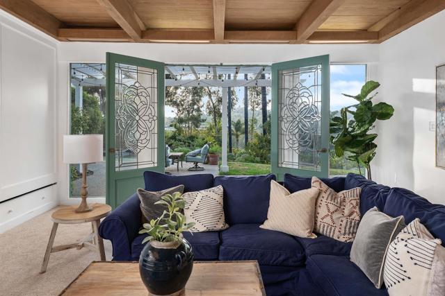 Detail Gallery Image 19 of 43 For 15306 Las Planideras, Rancho Santa Fe,  CA 92067 - 6 Beds | 3/1 Baths