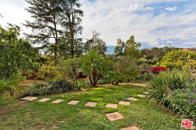 2541 Park Oak Drive, Los Angeles CA: https://media.crmls.org/mediaz/b162791e-a053-4be4-8258-1018d22de752.jpg
