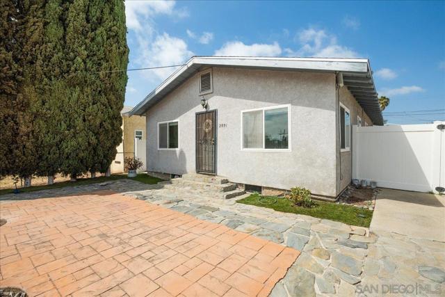 2931 Dahlia St, San Diego CA: https://media.crmls.org/mediaz/b162ee19-3041-4e0d-8ebc-b5fc0ca9f923.jpg