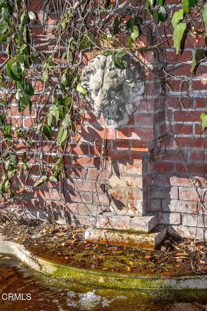 https://media.crmls.org/mediaz/b162efb1-6954-4c9e-9cfe-d4ff4f30c404.jpg?preset=X-Large