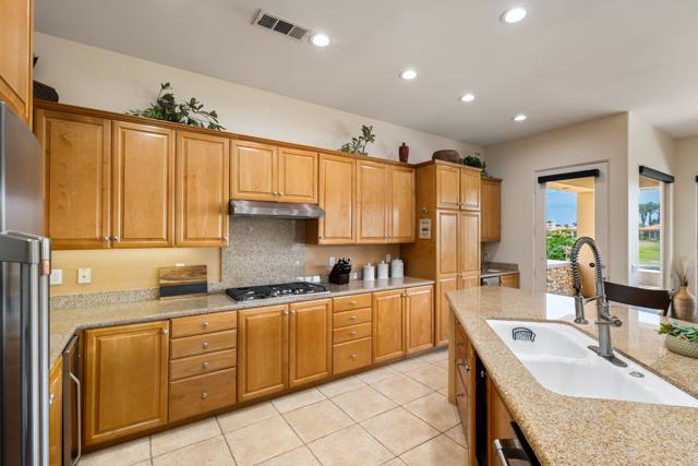 80305 Cedar, La Quinta CA: https://media.crmls.org/mediaz/b1634d09-c2d3-4b0e-88e5-0a414c9c4e07.jpg