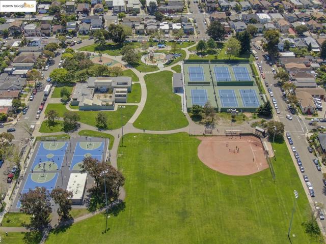 1130 Derby St, Berkeley CA: https://media.crmls.org/mediaz/b163dc4a-8e28-4bdd-a391-5f5d35ff1e7d.jpg
