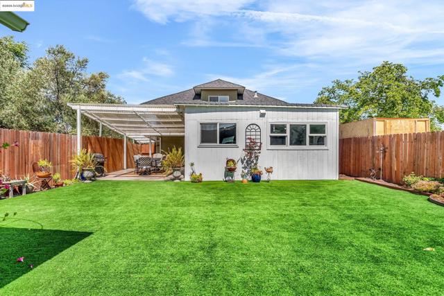 2350 W Shell Ave, Martinez CA: https://media.crmls.org/mediaz/b1645014-e71c-4114-96ce-d52d2992edf6.jpg