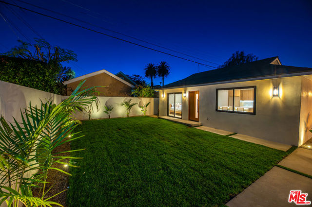 5325 S Victoria Avenue, Los Angeles CA: https://media.crmls.org/mediaz/b1645656-127c-4260-89b3-f13d6fba4f6c.jpg