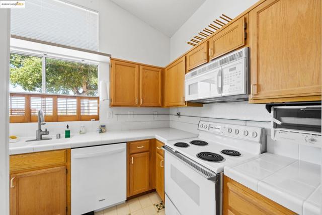 5213 Walker Ct, Antioch CA: https://media.crmls.org/mediaz/b164812d-79f1-45f2-ae16-bde8091aaf00.jpg