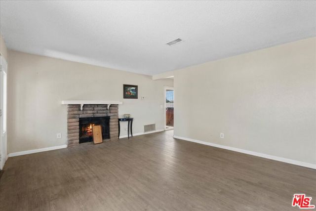 40611 178th Street, Lancaster CA: https://media.crmls.org/mediaz/b164e408-e2ef-4f02-86a6-2300a4720767.jpg
