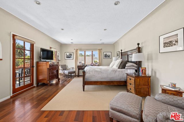 10516 Tennessee Avenue, Los Angeles CA: https://media.crmls.org/mediaz/b1655810-6710-43a9-9723-09172ebfd3ad.jpg