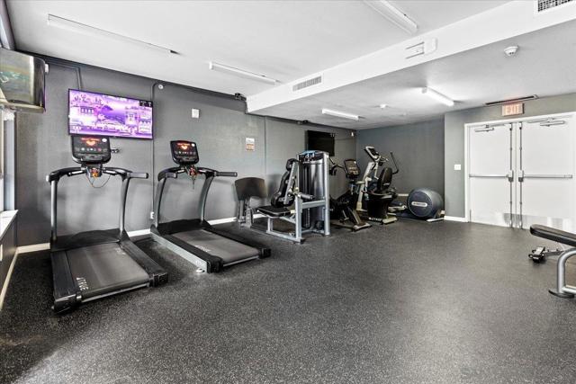530 K St, San Diego CA: https://media.crmls.org/mediaz/b165b442-6150-42aa-bfc5-0d2f65dbde44.jpg