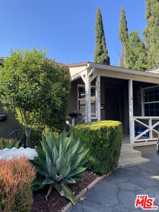 15031 15033 Hartland Street, Van Nuys CA: https://media.crmls.org/mediaz/b165c682-0acd-4691-94ac-68289f732e51.jpg