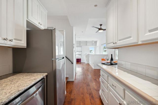 1268 Essex St, San Diego CA: https://media.crmls.org/mediaz/b165f243-4b9d-4f6f-9365-e62ce3ecbc58.jpg