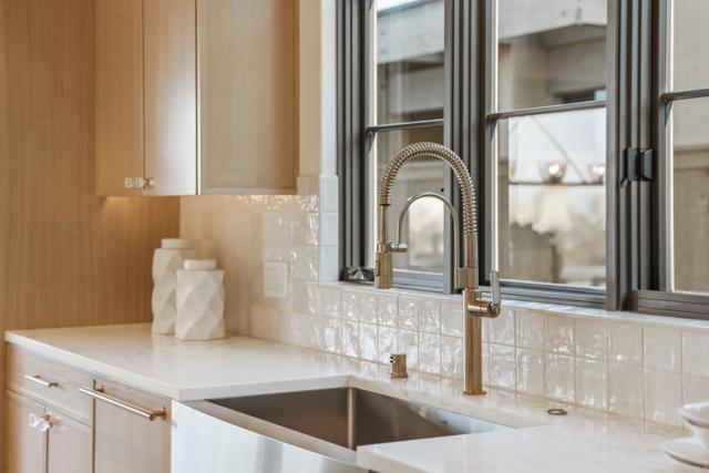 Detail Gallery Image 15 of 72 For 8341 La Jolla Scenic Dr, La Jolla,  CA 92037 - 5 Beds | 5/1 Baths