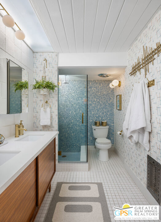 1111 E Palm Canyon Drive, Palm Springs CA: https://media.crmls.org/mediaz/b1668970-4cc9-48e6-a0a5-04bac48da3ca.jpg