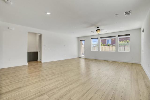 2606 Salinger Avenue, Tracy CA: https://media.crmls.org/mediaz/b16748cf-e31e-4556-a680-ebb902cef658.jpg