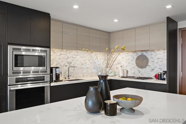 1388 Kettner Blvd, San Diego CA: https://media.crmls.org/mediaz/b1677d19-4ee3-404b-9e14-3a8acdcecbea.jpg