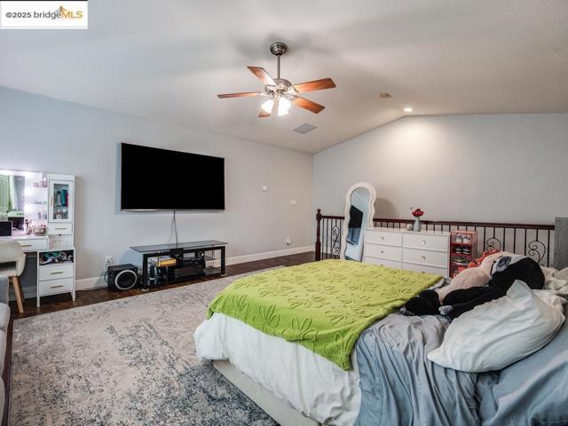 10 Da Vinci Ct, Oakley CA: https://media.crmls.org/mediaz/b167c057-f89e-4ae5-9c8f-d4284514cc8b.jpg