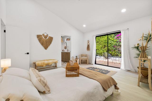 34 Lincoln Place, Rancho Mirage CA: https://media.crmls.org/mediaz/b1685a76-eabd-45a5-ada7-bda5cbc1938e.jpg