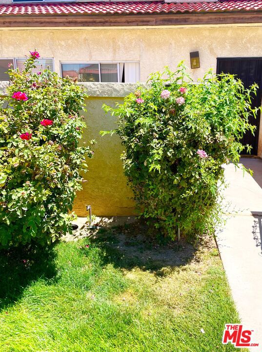 2104 El Domingo Circle, Lancaster CA: https://media.crmls.org/mediaz/b1685bc9-6e54-4ecc-9020-c7a0c0173b9f.jpg