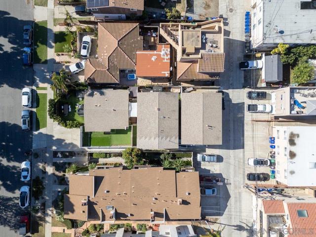 1818 Diamond St, San Diego CA: https://media.crmls.org/mediaz/b16873ca-6996-4f84-bf72-8396f480e731.jpg