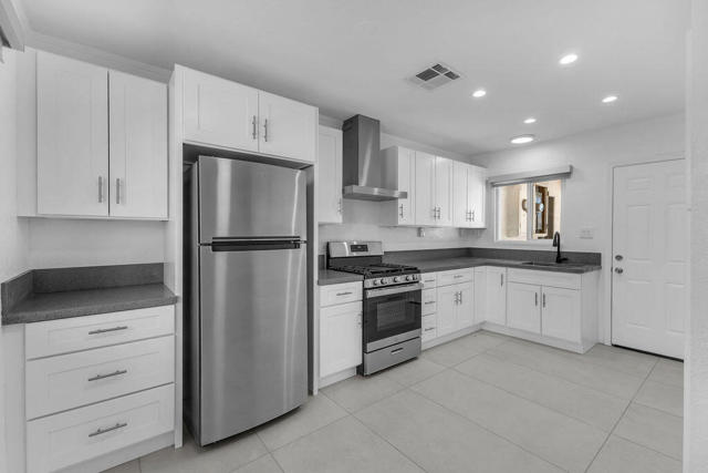44635 San Carlos Avenue, Palm Desert CA: https://media.crmls.org/mediaz/b1688461-e260-4119-906d-75deb9cf1873.jpg