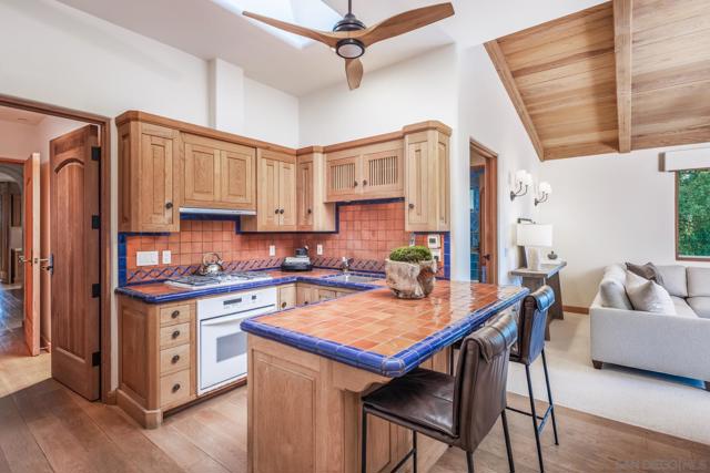 6884 El Camino Del Norte, Rancho Santa Fe CA: https://media.crmls.org/mediaz/b168d283-ffe4-4ff0-a3d4-ee592ebd90c5.jpg
