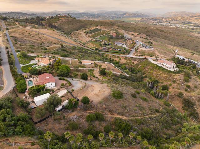 5615 Via Montellano, Bonsall CA: https://media.crmls.org/mediaz/b16943d2-8755-4fe3-808d-974e36e8f5ac.jpg