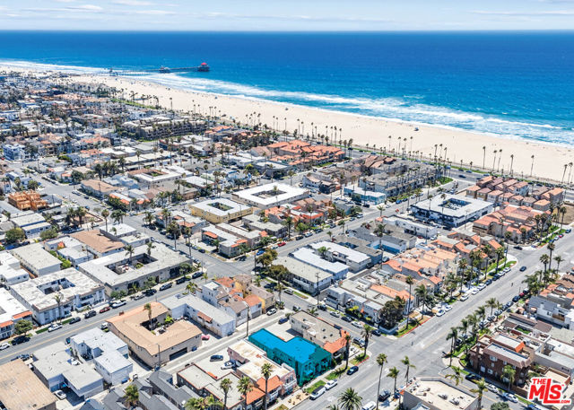 306 17th Street, Huntington Beach CA: https://media.crmls.org/mediaz/b169442b-79b3-45ee-b6ac-c9eb505261fe.jpg