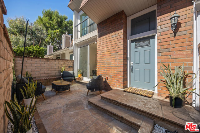 13065 Mindanao Way, Marina del Rey CA: https://media.crmls.org/mediaz/b16948ed-94bc-4e9b-93c9-41fd4cc68f60.jpg