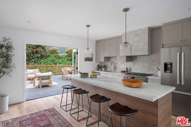 5215 Parkglen Avenue, Los Angeles CA: https://media.crmls.org/mediaz/b1694f50-1e62-427e-8319-47fc8eeebe7b.jpg