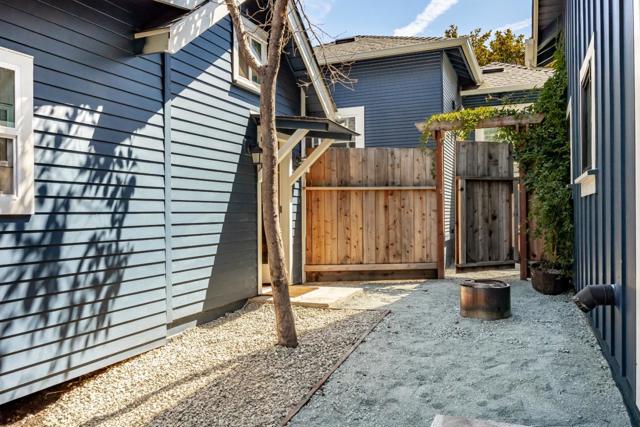 1124 Laurel Street, Santa Cruz CA: https://media.crmls.org/mediaz/b1696eaa-44cd-4098-a508-431186c8391c.jpg