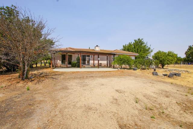 6460 Cabernet Drive, Hollister CA: https://media.crmls.org/mediaz/b16a179c-1bb1-4146-8933-acac11d18ed8.jpg