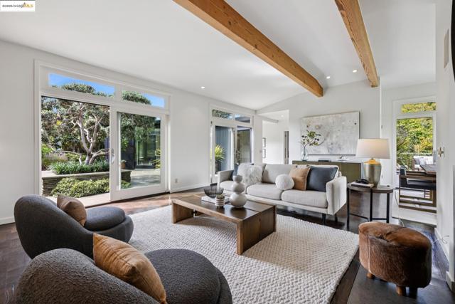 7 Requa Place, Piedmont CA: https://media.crmls.org/mediaz/b16a1faa-62ac-4c61-8b9f-54353ec36374.jpg