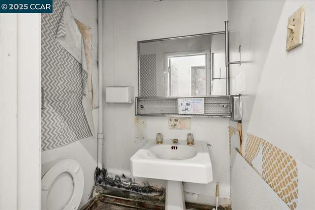 4955 Appian Way, El Sobrante CA: https://media.crmls.org/mediaz/b16a31fb-fe91-4511-b72c-b63ec126f296.jpg