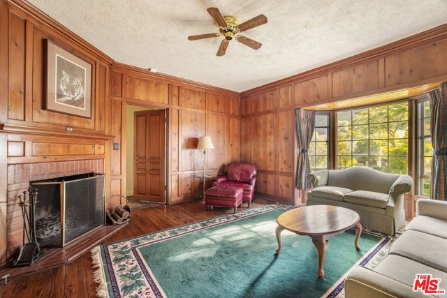 3734 Longridge Avenue, Sherman Oaks CA: https://media.crmls.org/mediaz/b16a50a1-8a0e-4572-9f3d-5df062eae6c8.jpg