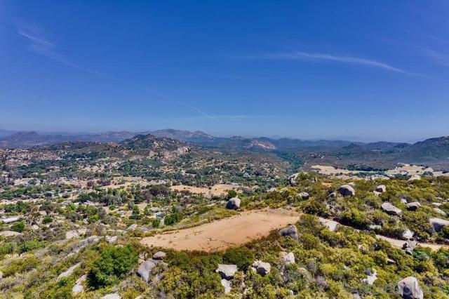 16303 Via Penasco, Ramona, CA 92065, Ramona CA: https://media.crmls.org/mediaz/b16b618e-6ebc-470c-8972-06e1995cb124.jpg