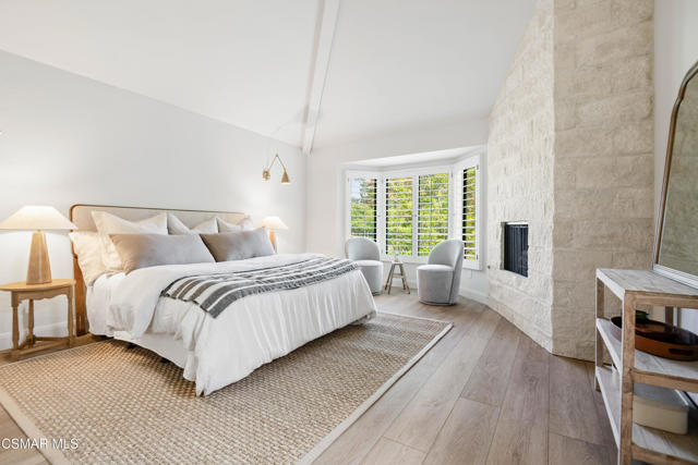 4212 Par Five Drive, Westlake Village CA: https://media.crmls.org/mediaz/b16ba44d-4fd1-4b94-8057-f1d3d67a777a.jpg