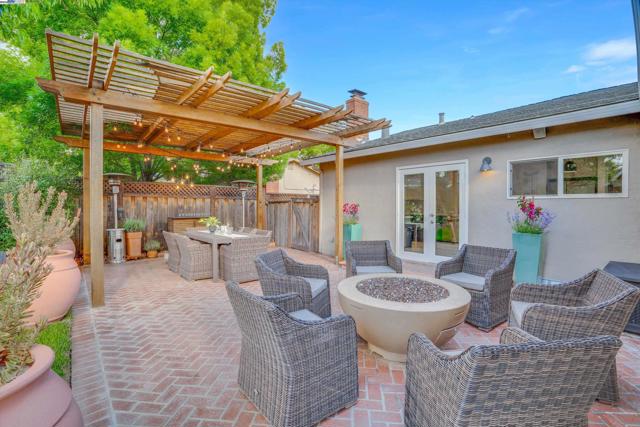 3644 Ashwood Drive, Pleasanton CA: https://media.crmls.org/mediaz/b16c44e9-9f31-4ca7-9b24-9339f17d5b1e.jpg